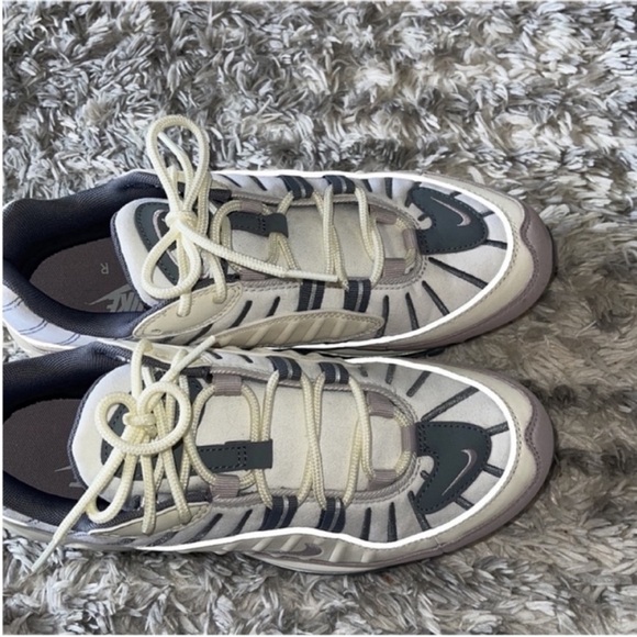 Nike Air Max 98 in Gray and Cream - Picture 5 of 10